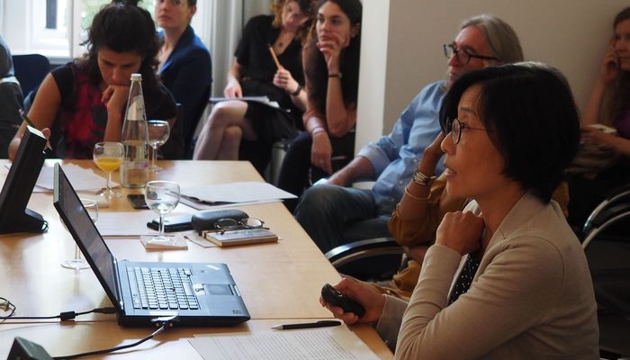 Ning Yao presenting her paper “Decoding the Images: Space, Deity and Incense Burners”. (photo: Pilar Caballero Álvarez)