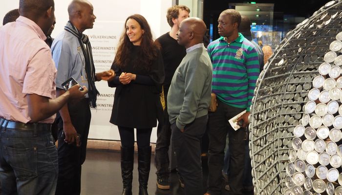 Guided visit of the exhibition “Megalopolis – Stimmen aus Kinshasa” at Grassi Museum, Leipzig, and discussion with Vera Marusic (Grassi Museum). (photo: Claudia Pfitzner)