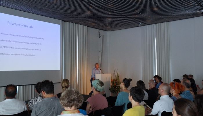 Andreas Maercker during his keynote lecture ‘Trauma Psychology: From Memory to Cultural Values and Beliefs’ at ICI Berlin. (photo: ICI Berlin)