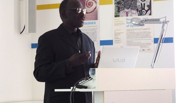 Jean Célestin Ky (Université Ouaga I, Joseph Ki-Zerbo) on “Doing Art History Research in Burkina Faso”. (photo: Pilar Caballero Álvarez)