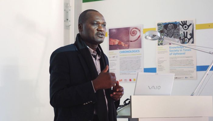 Co-Organizor and lecturer of the Art Histories Workshop, Romuald Tchibozo (Université d'Abomey-Calavi). (photo: Pilar Caballero Álvarez)