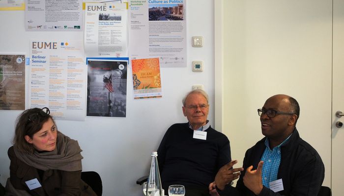 Meeting and discussion with Kasereka Kavwahirehi (University of Ottawa/ Fellow of Wissenschaftskolleg 2018/19) and Thomas W. Gaehtgens. (photo: Helene Bongers)