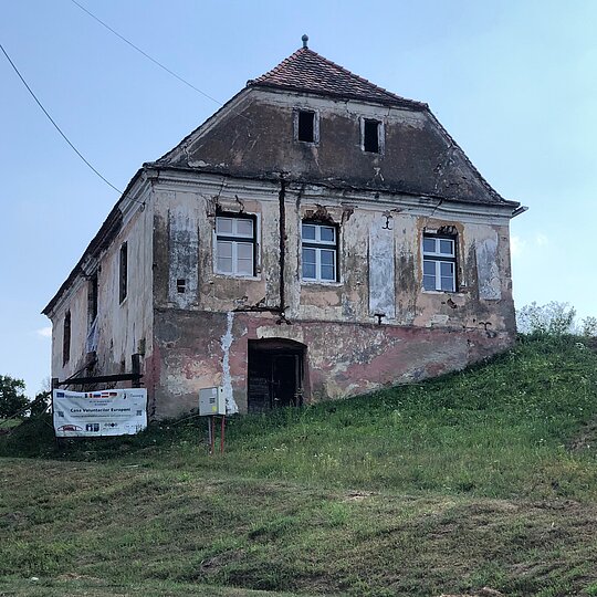 Une maison à flanc de colline.