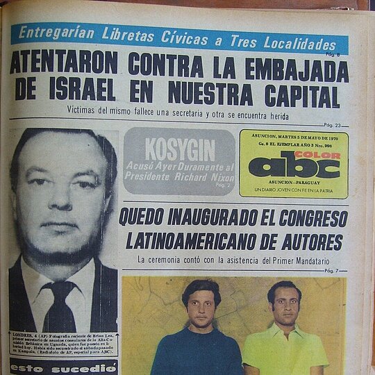 Newspaper front page with a headline in Spanish about an attack on the Israeli embassy.