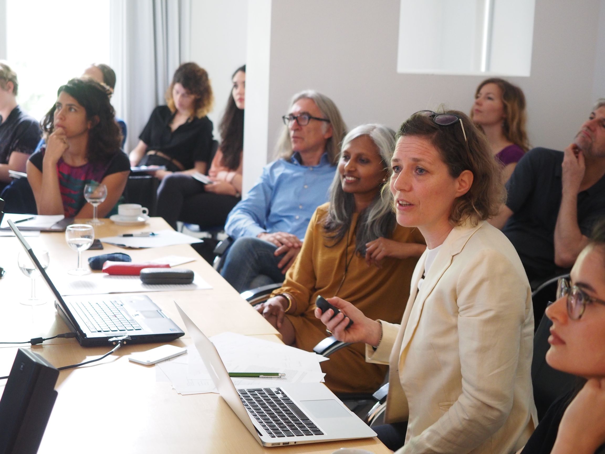 Hannah Baader and Subhashini Kaligotla introducing the participants to the workshop. (photo: Pilar Caballero Álvarez)